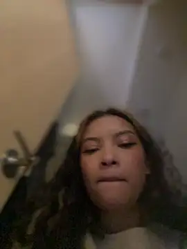 Snapshot of baby_lizy chatting on 01.14.26 baby lizy online show from 01.14.26