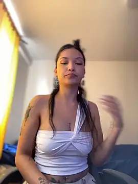 Snapshot of baby_lizy chatting on 02.17.26 baby lizy online show from 02.17.26