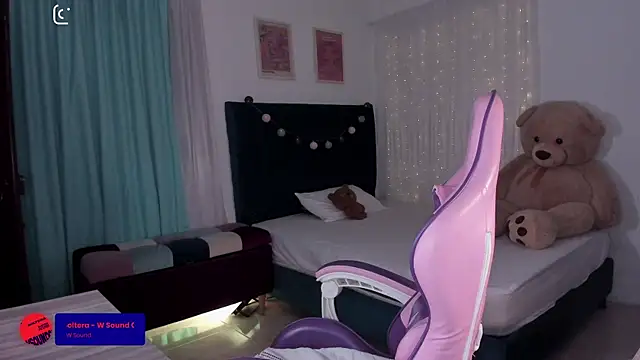 Snapshot of alice_guerin_ chatting on 02.07.25 alice guerin  online show from 02.07.25