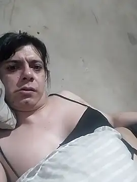 Snapshot of miaparcel chatting on 11.22.25 miaparcel online show from 11.22.25