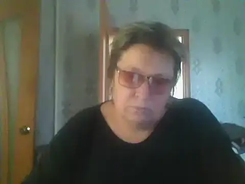 Snapshot of MelanieCold467 chatting on 10.17.25 MelanieCold467 online show from 10.17.25