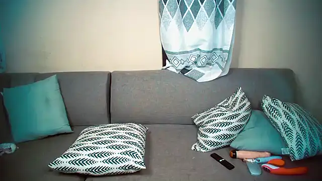 Snapshot of GoldenPussyXOXO chatting on 12.18.24 GoldenPussyXOXO online show from 12.18.24