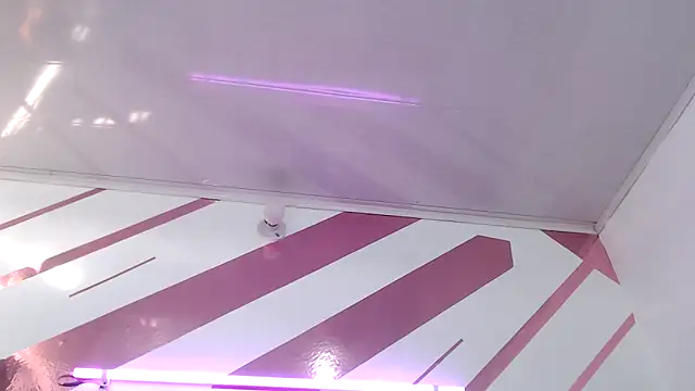 Kitten Hot  online show from 02.04.26