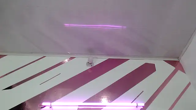 Kitten Hot  online show from 02.12.26