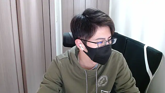 Snapshot of ryota_kkk chatting on 12.19.24 ryota kkk online show from 12.19.24