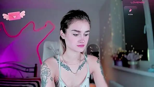 Snapshot of _Ravenaa chatting on 12.04.24 Ravenaa online show from 12.04.24