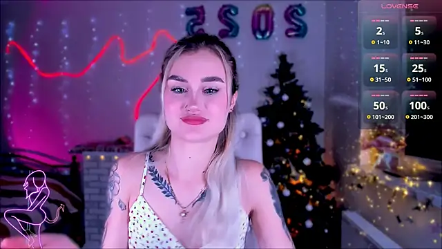 Snapshot of _Ravenaa chatting on 01.17.25 Ravenaa online show from 01.17.25