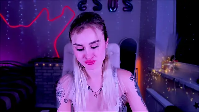 Snapshot of _Ravenaa chatting on 02.06.25 Ravenaa online show from 02.06.25