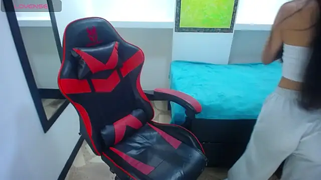 Catalehia Milk online show from 02.26.25