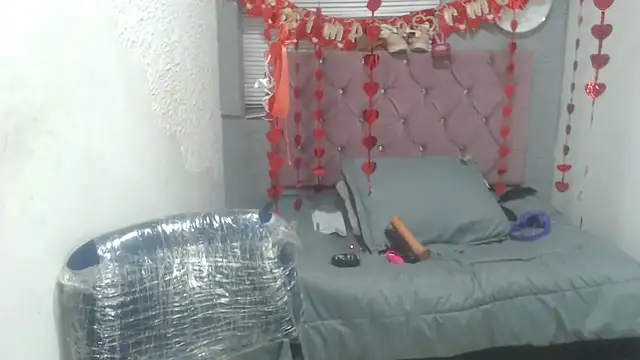 Snapshot of vainillaplaypussy chatting on 02.19.25 vainillaplaypussy online show from 02.19.25