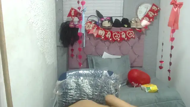 Snapshot of vainillaplaypussy chatting on 03.17.25 vainillaplaypussy online show from 03.17.25