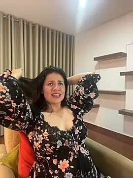 Snapshot of Alice_Biel chatting on 12.23.24 Alice Biel online show from 12.23.24