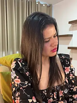 Snapshot of Alice_Biel chatting on 12.25.24 Alice Biel online show from 12.25.24