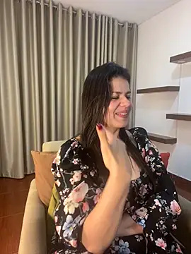 Snapshot of Alice_Biel chatting on 02.01.25 Alice Biel online show from 02.01.25