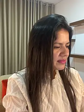 Snapshot of Alice_Biel chatting on 02.04.25 Alice Biel online show from 02.04.25