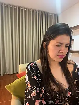 Snapshot of Alice_Biel chatting on 02.05.25 Alice Biel online show from 02.05.25