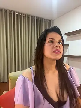 Snapshot of Alice_Biel chatting on 02.09.25 Alice Biel online show from 02.09.25