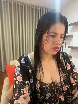 Snapshot of Alice_Biel chatting on 02.10.25 Alice Biel online show from 02.10.25