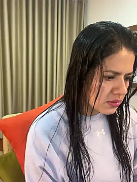 Snapshot of Alice_Biel chatting on 02.28.25 Alice Biel online show from 02.28.25