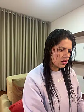 Snapshot of Alice_Biel chatting on 03.07.25 Alice Biel online show from 03.07.25