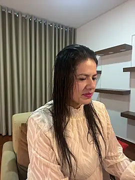 Snapshot of Alice_Biel chatting on 03.09.25 Alice Biel online show from 03.09.25