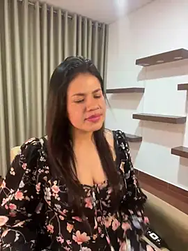 Snapshot of Alice_Biel chatting on 03.10.25 Alice Biel online show from 03.10.25