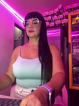 Hot beauty   online show from 04.12.26