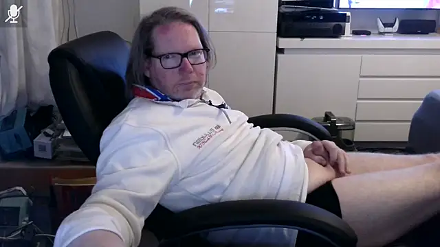 Snapshot of VSteph chatting on 03.27.26 VSteph online show from 03.27.26