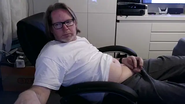 Snapshot of VSteph chatting on 04.19.26 VSteph online show from 04.19.26