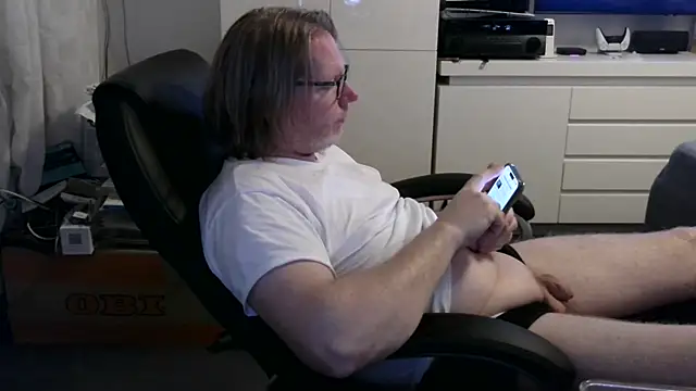 Snapshot of VSteph chatting on 04.22.26 VSteph online show from 04.22.26