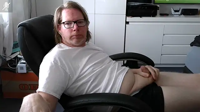 Snapshot of VSteph chatting on 04.25.26 VSteph online show from 04.25.26