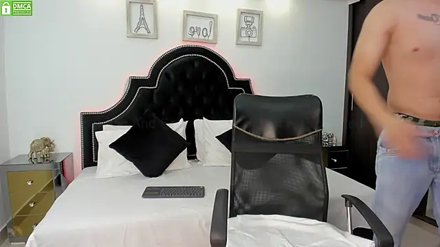Snapshot of MaxxiCruz chatting on 02.21.25 MaxxiCruz online show from 02.21.25