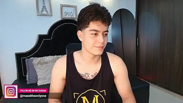 Snapshot of MaxxiCruz chatting on 09.22.25 MaxxiCruz online show from 09.22.25