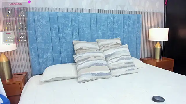 pretty sunlight  online show from 11.30.25