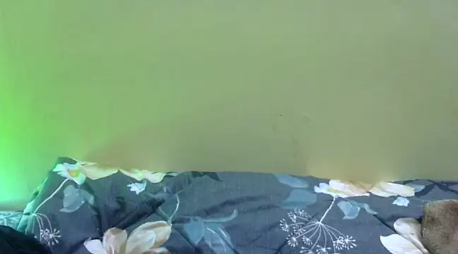 Snapshot of Tiny_lusty chatting on 12.17.24 Tiny lusty online show from 12.17.24