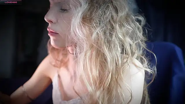  Phantom thread  online show from 04.07.26