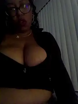 Snapshot of KittyKayla chatting on 10.19.25 KittyKayla online show from 10.19.25