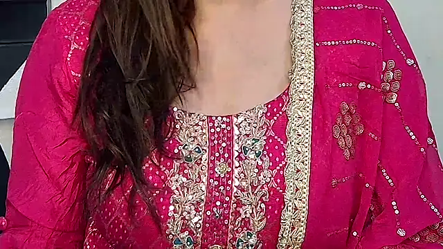 Snapshot of MIss-Naina chatting on 10.27.25 MIss-Naina online show from 10.27.25