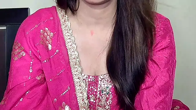 Snapshot of MIss-Naina chatting on 10.27.25 MIss-Naina online show from 10.27.25