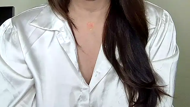 Snapshot of MIss-Naina chatting on 10.29.25 MIss-Naina online show from 10.29.25