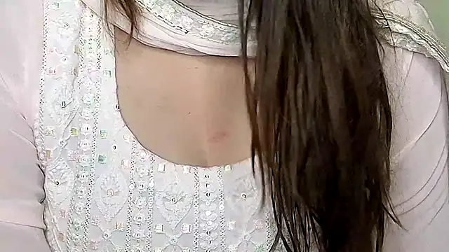 Snapshot of MIss-Naina chatting on 11.17.25 MIss-Naina online show from 11.17.25