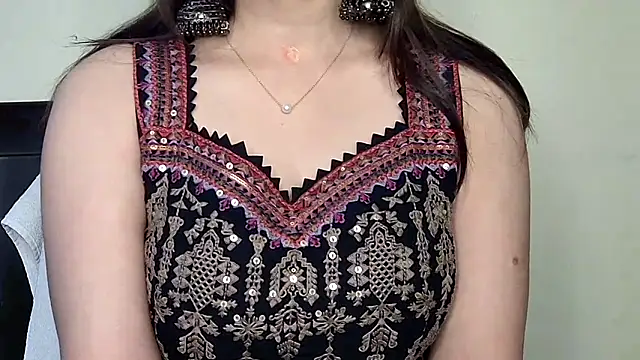 Snapshot of MIss-Naina chatting on 11.29.25 MIss-Naina online show from 11.29.25