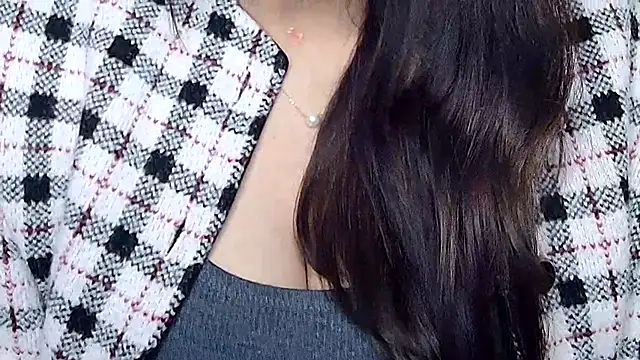 Snapshot of MIss-Naina chatting on 12.21.25 MIss-Naina online show from 12.21.25