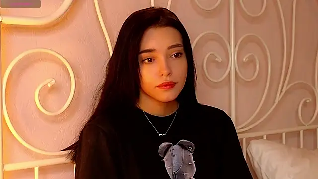 Snapshot of WildaBendell chatting on 02.12.25 WildaBendell online show from 02.12.25