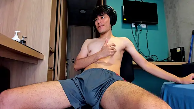 Huge latin cock online show from 05.29.26
