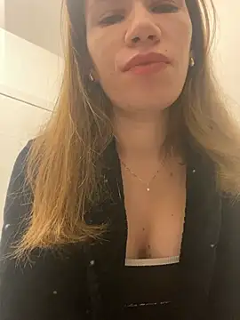 Snapshot of EvaRush chatting on 01.21.25 EvaRush online show from 01.21.25