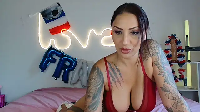 JuliaVegaOff online show from 06.29.26