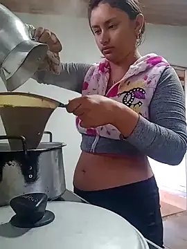 Snapshot of sariitha_sw chatting on 01.12.25 sariitha sw online show from 01.12.25