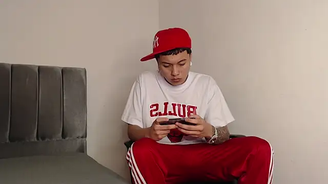 Snapshot of alex-lover chatting on 02.15.25 alex-lover online show from 02.15.25