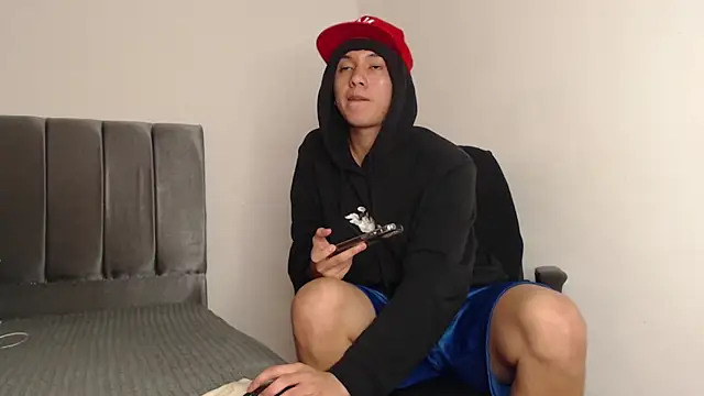 Snapshot of alex-lover chatting on 02.20.25 alex-lover online show from 02.20.25